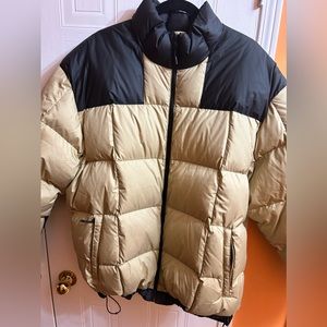Men North Face Jacket Size XL in beige and black
